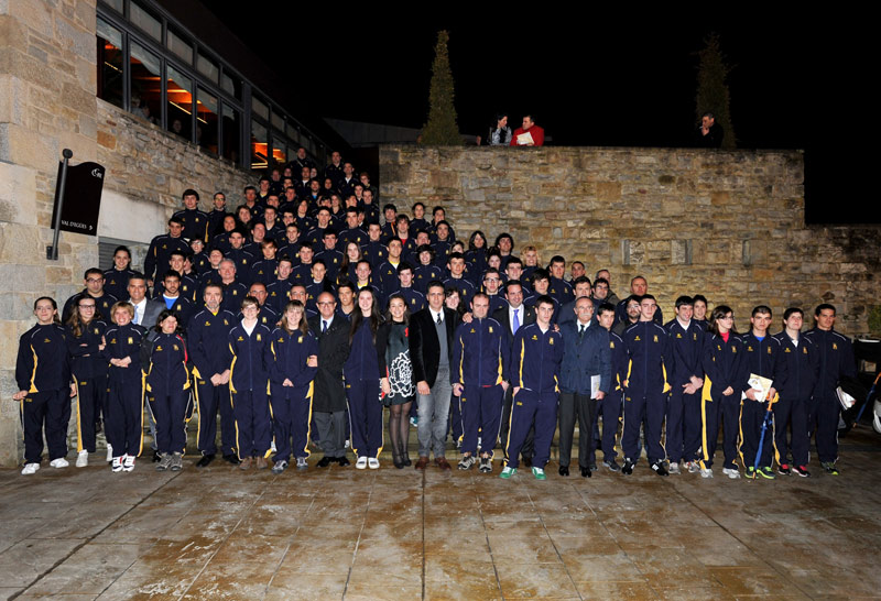 &Eacute;xito en la Entrega de Becas 2013